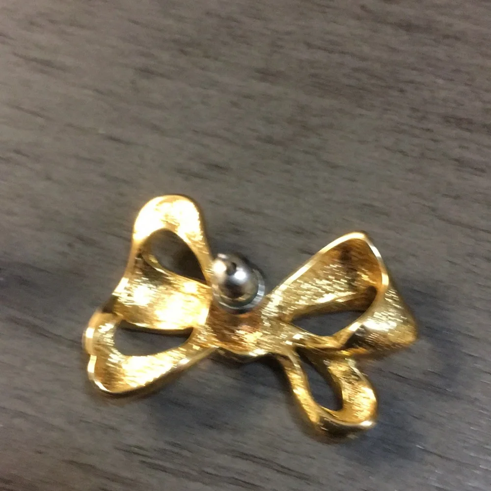 Bow golden earrings - Picture 3 of 3